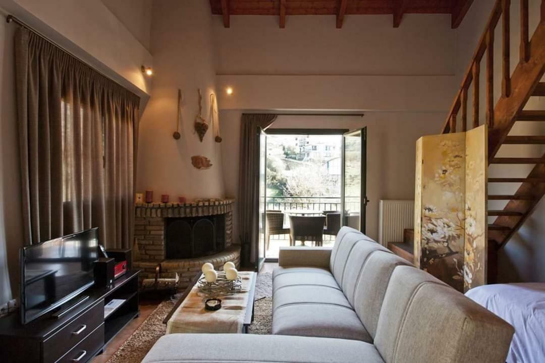 All Seasons Πέτρινες Παραδοσιακές Κατοικίες Калаврита Екстер'єр фото